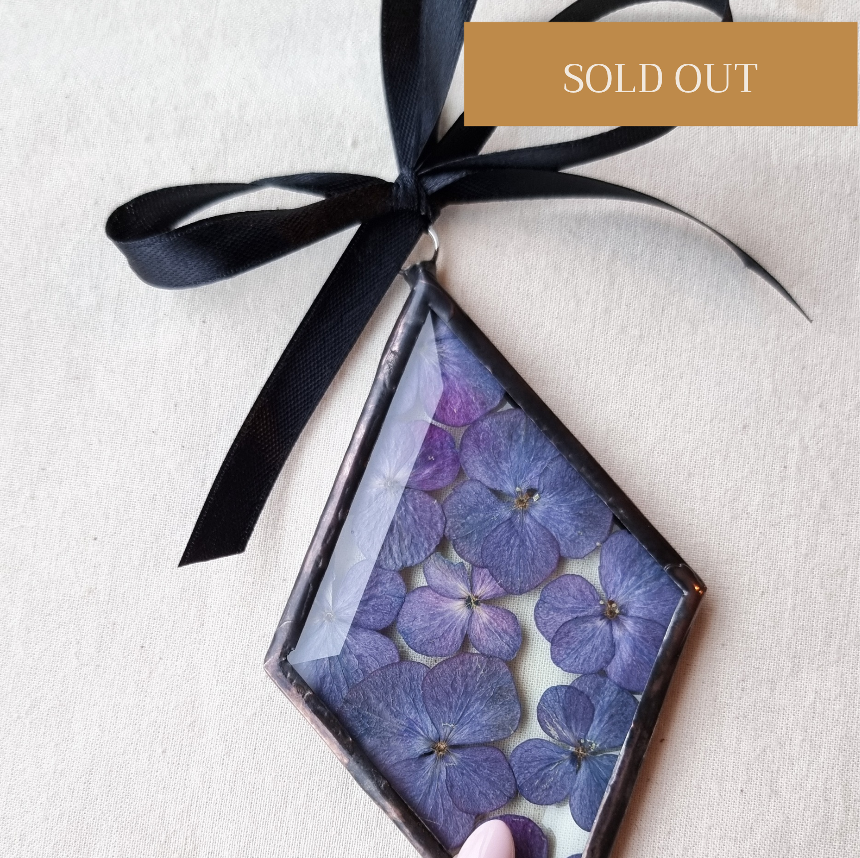 Real pressed and preserved hydrangea in a diamond frame