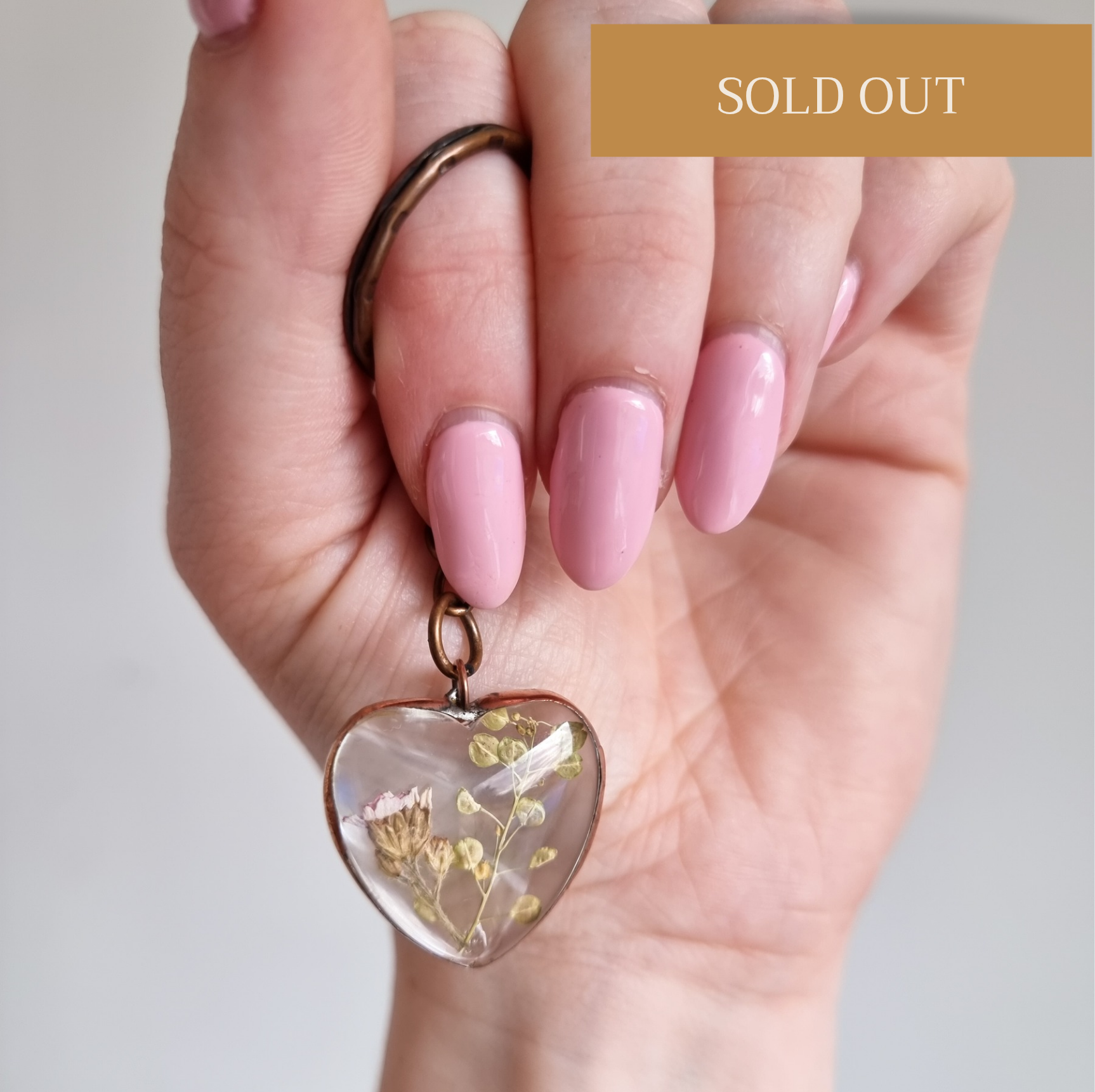 Real pressed flower keychain